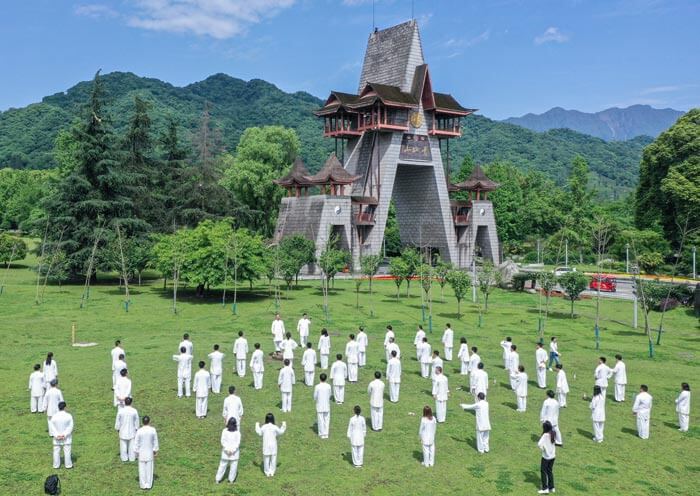 和(hé / huò)奧德賽一(yī / yì /yí)起探索青城山 和(hé / huò)奧德賽一(yī / yì /yí)起探索青城山