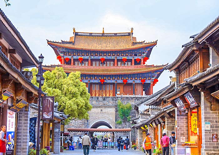 從大(dà)理古城内拍攝的(de)南門 從大(dà)理古城内拍攝的(de)南門