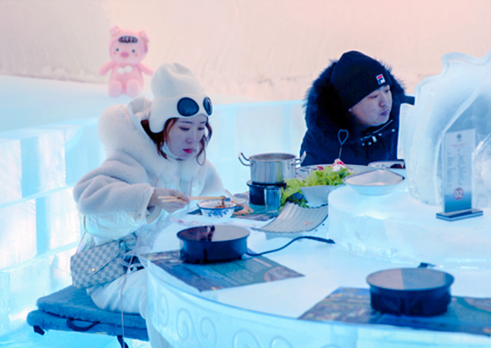 哈爾濱冰雪大(dà)世界冰餐廳 哈爾濱冰雪大(dà)世界獨特的(de)冰餐廳
