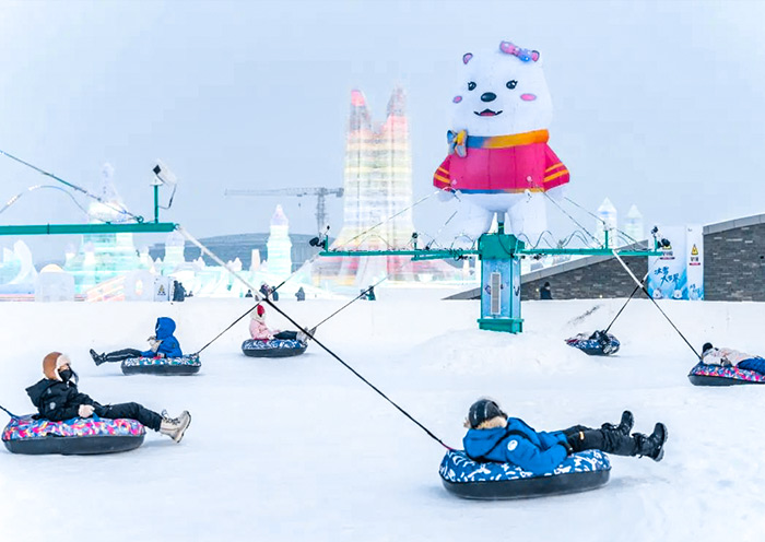 哈爾濱冰雪大(dà)世界雪地(dì / de)轉轉 哈爾濱冰雪大(dà)世界雪地(dì / de)轉轉