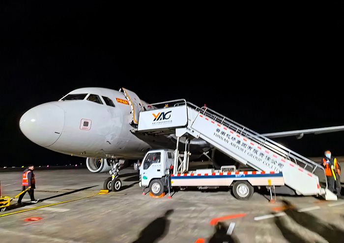 麗江三義國(guó)際機場的(de)飛機 麗江三義國(guó)際機場的(de)飛機