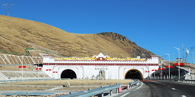 米拉山隧道(dào)
