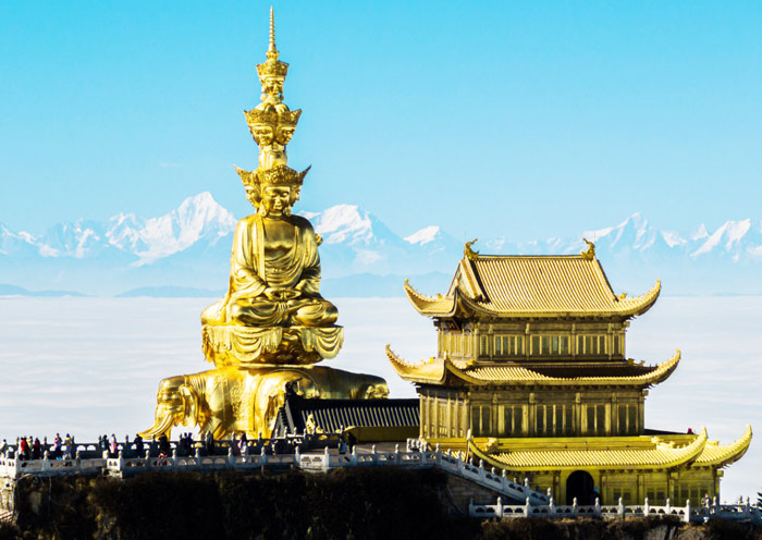 雄偉壯麗的(de)峨眉山金頂 雄偉壯麗的(de)峨眉山金頂