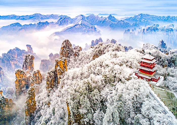 白雪皚皚的(de)天子(zǐ)山 白雪皚皚的(de)天子(zǐ)山