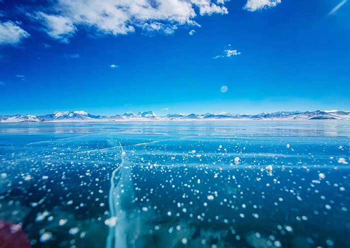 西藏冬季聖湖美景