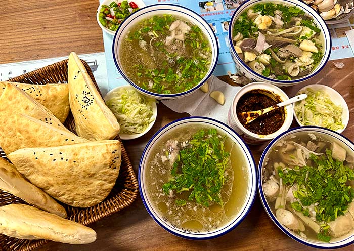 【西安美食攻略】來(lái)陝西西安旅遊必吃十二大(dà)特色美食小吃推薦