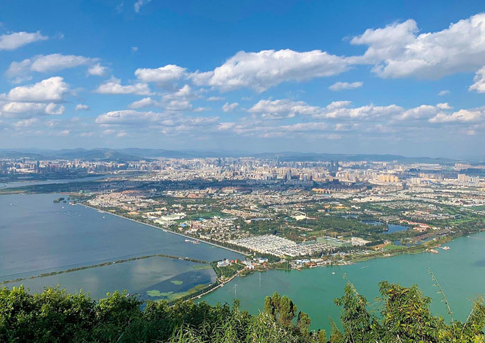 西山俯瞰滇池全景