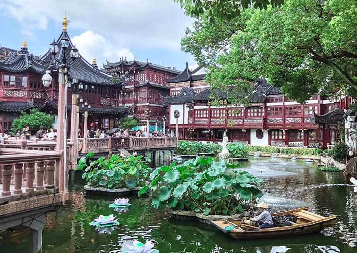 上(shàng)海豫園春意盎然的(de)九曲橋 上(shàng)海豫園春意盎然的(de)九曲橋