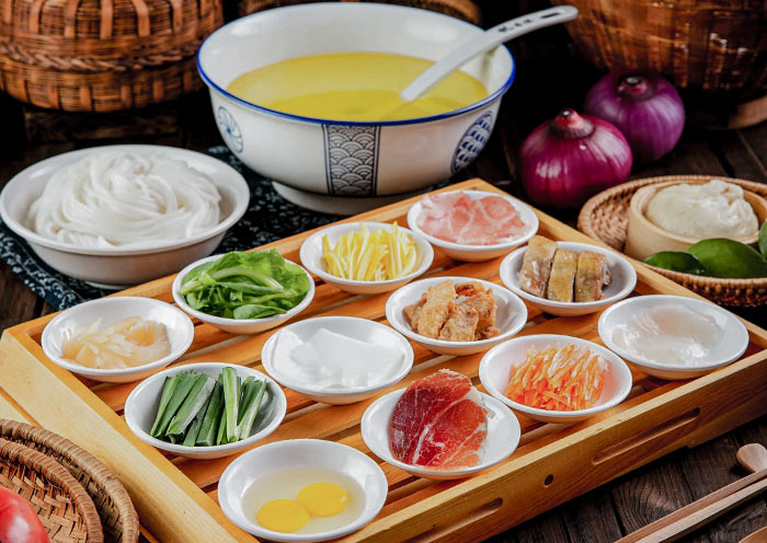 【雲南美食排行榜】來(lái)雲南旅遊必吃16大(dà)美食小吃推薦，好吃不(bù)踩雷